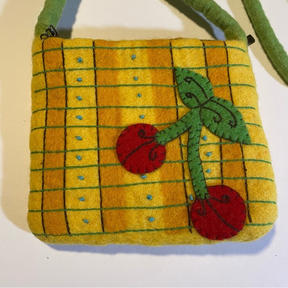 Chuckleberries boiled wool cherry crossbody bag from Nepal, condition as shown - Picture 3 of 7